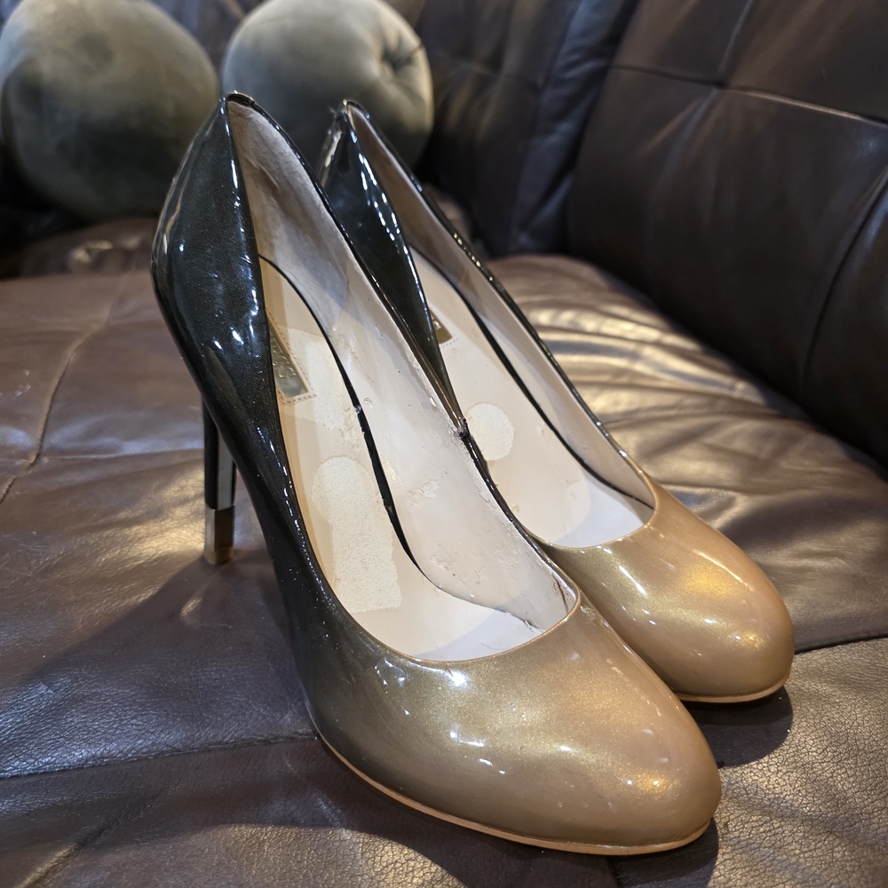 GUESS Two-Tone Black and Gold Patent Round-Toe Pumps